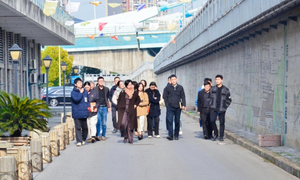 “走進(jìn)園區(qū)，共享未來(lái)”鏡湖區(qū)高層次人才服務(wù)企業(yè)雙向促進(jìn)對(duì)接交流活動(dòng)在園舉辦